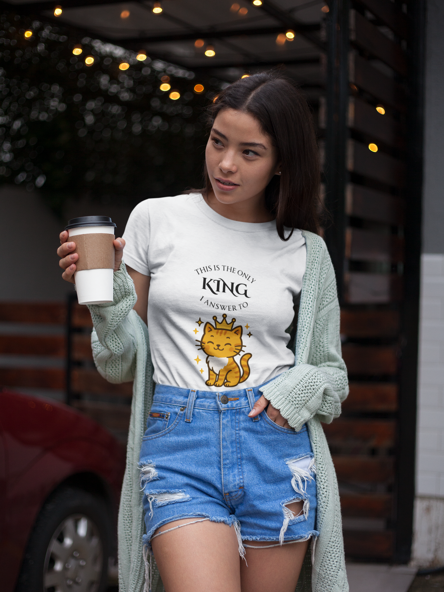 "The Only King I Answer To" T-Shirt – Cute Cat Lady Tee