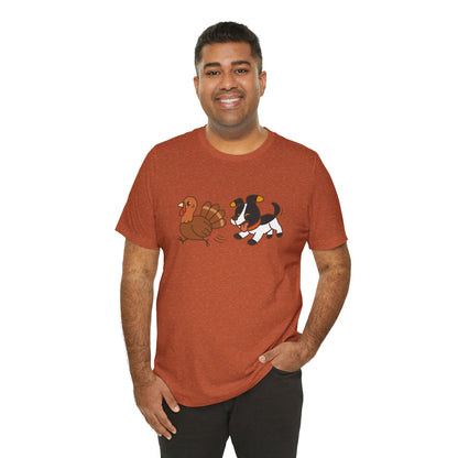 Dog Chasing Turkey T-Shirt – Funny Thanksgiving Dog Tee