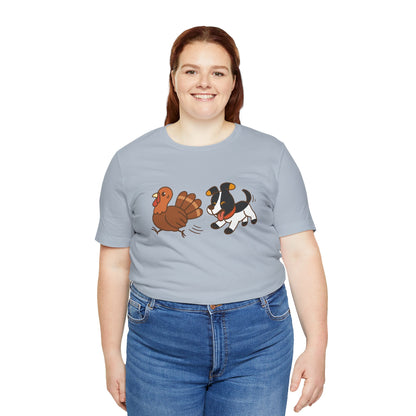 Dog Chasing Turkey T-Shirt – Funny Thanksgiving Dog Tee