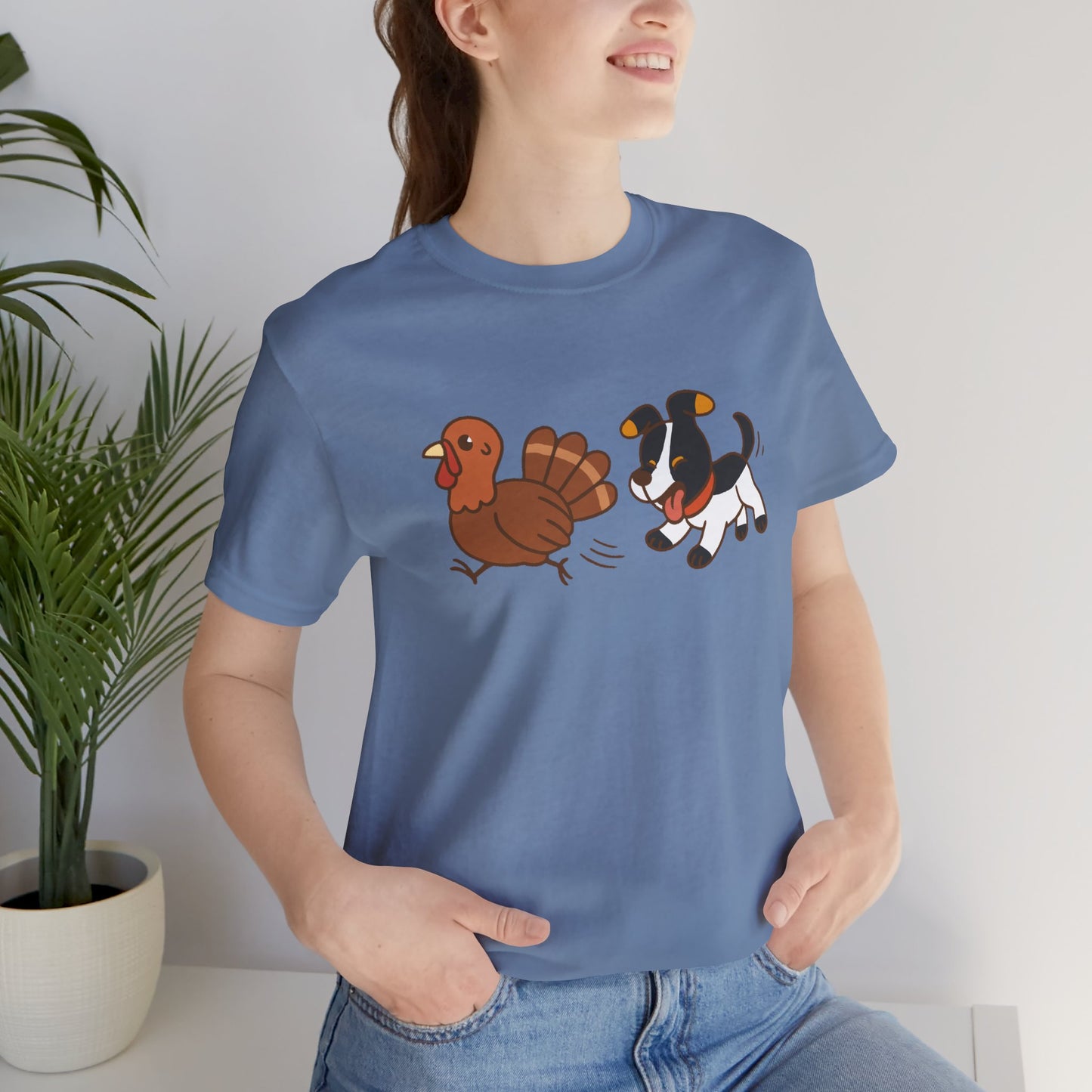 Dog Chasing Turkey T-Shirt – Funny Thanksgiving Dog Tee