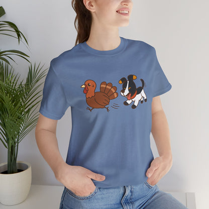 Dog Chasing Turkey T-Shirt – Funny Thanksgiving Dog Tee