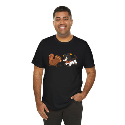 Dog Chasing Turkey T-Shirt – Funny Thanksgiving Dog Tee