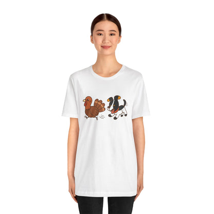 Dog Chasing Turkey T-Shirt – Funny Thanksgiving Dog Tee