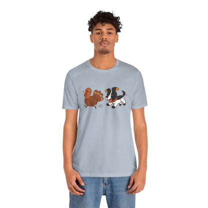 Dog Chasing Turkey T-Shirt – Funny Thanksgiving Dog Tee