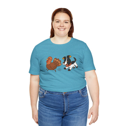 Dog Chasing Turkey T-Shirt – Funny Thanksgiving Dog Tee