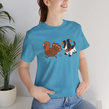 Dog Chasing Turkey T-Shirt – Funny Thanksgiving Dog Tee