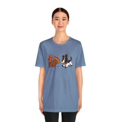 Dog Chasing Turkey T-Shirt – Funny Thanksgiving Dog Tee
