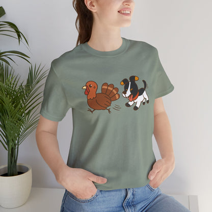 Dog Chasing Turkey T-Shirt – Funny Thanksgiving Dog Tee