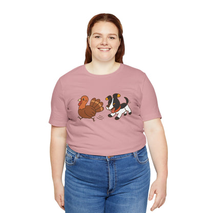 Dog Chasing Turkey T-Shirt – Funny Thanksgiving Dog Tee