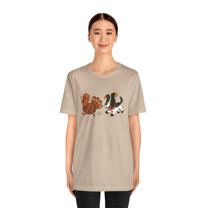 Dog Chasing Turkey T-Shirt – Funny Thanksgiving Dog Tee