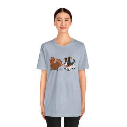 Dog Chasing Turkey T-Shirt – Funny Thanksgiving Dog Tee