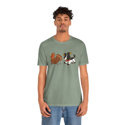Dog Chasing Turkey T-Shirt – Funny Thanksgiving Dog Tee