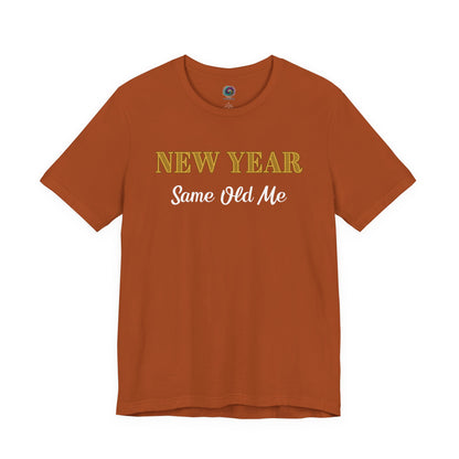 New Year Same Old Me T-Shirt – Funny Self-Confidence Tee in Autumn, combining a warm seasonal shade with the confident New Year phrase.