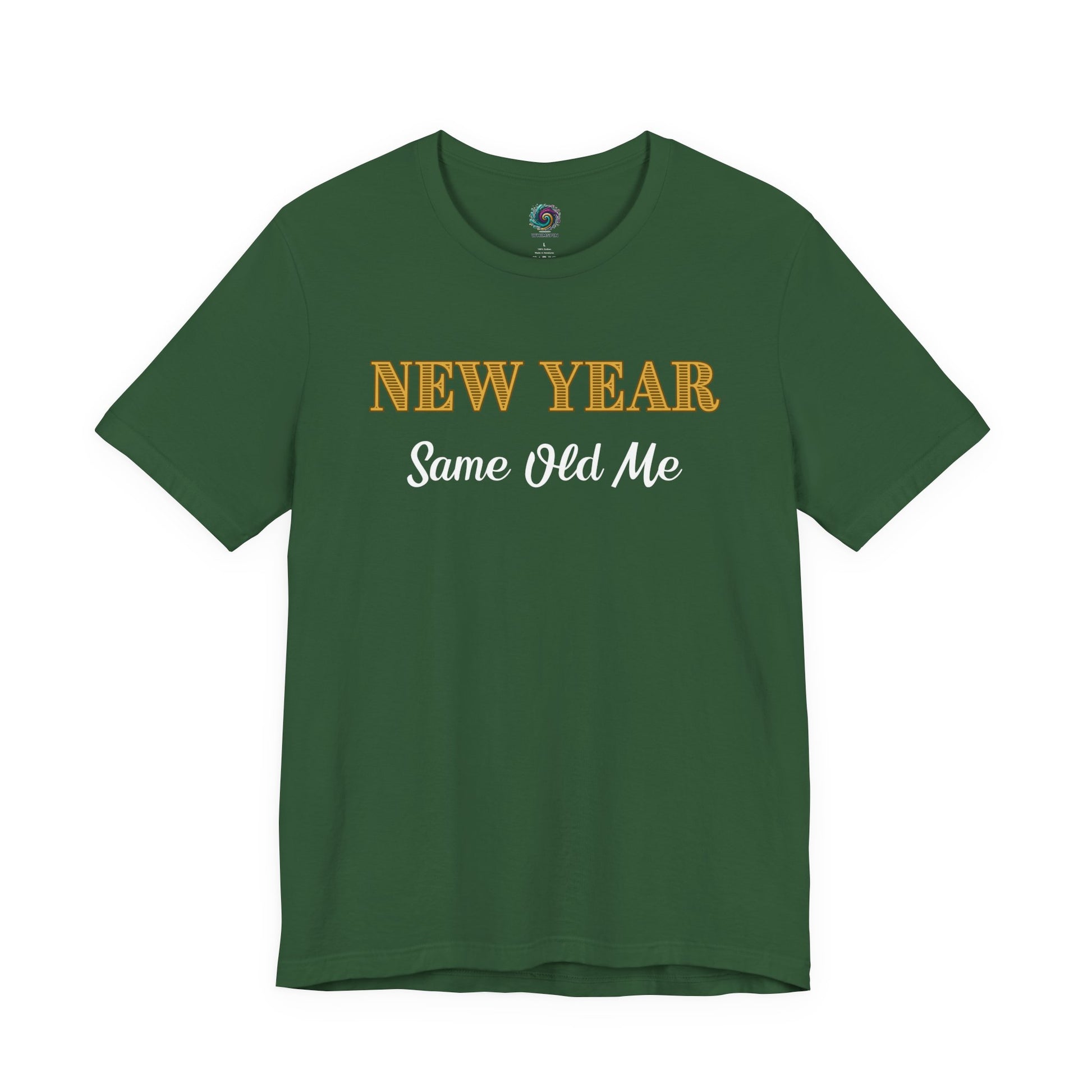 New Year Same Old Me T-Shirt – Funny Self-Confidence Tee in Evergreen, presenting the New Year phrase with a rich seasonal tone.