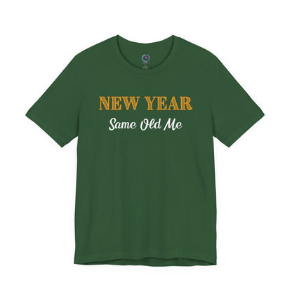 New Year Same Old Me T-Shirt – Funny Self-Confidence Tee in Evergreen, presenting the New Year phrase with a rich seasonal tone.