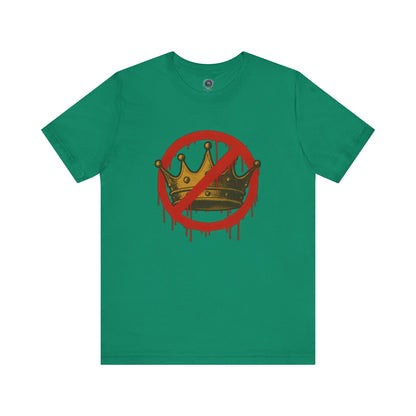 No Kings T-Shirt – Anti-Monarchy Protest Tee for Global Rebels in vibrant Kelly green with symbolic crown graphic